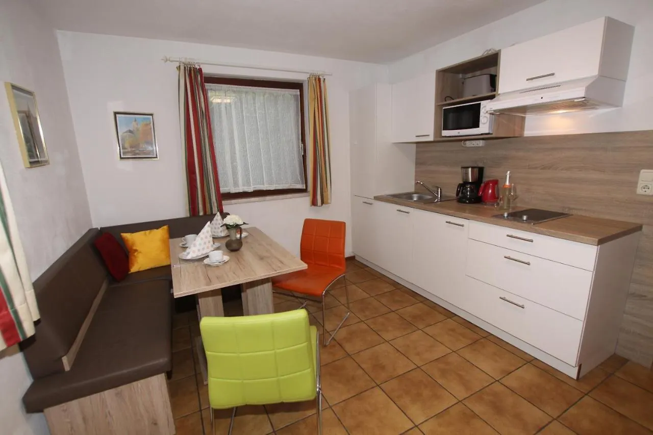 아파트 Wessely Appartements Am Golfplatz 인스브루크